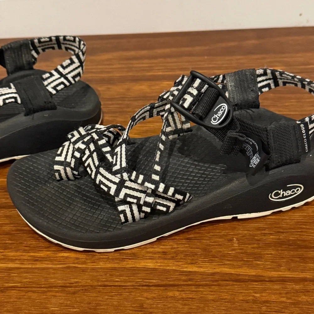 Chaco Sandals Size 6 Black White Pattern Adjustable Outdoor Hiking - Picture 3 of 11